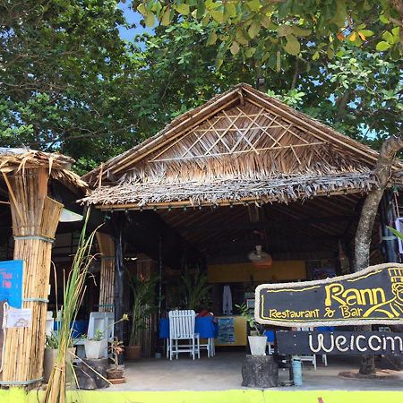 ร้านชาเลต์ บีช ไซด์ Hotel เกาะลันตา ภายนอก รูปภาพ