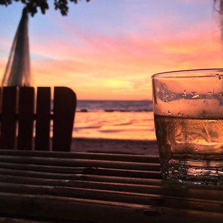 ร้านชาเลต์ บีช ไซด์ Hotel เกาะลันตา ภายนอก รูปภาพ