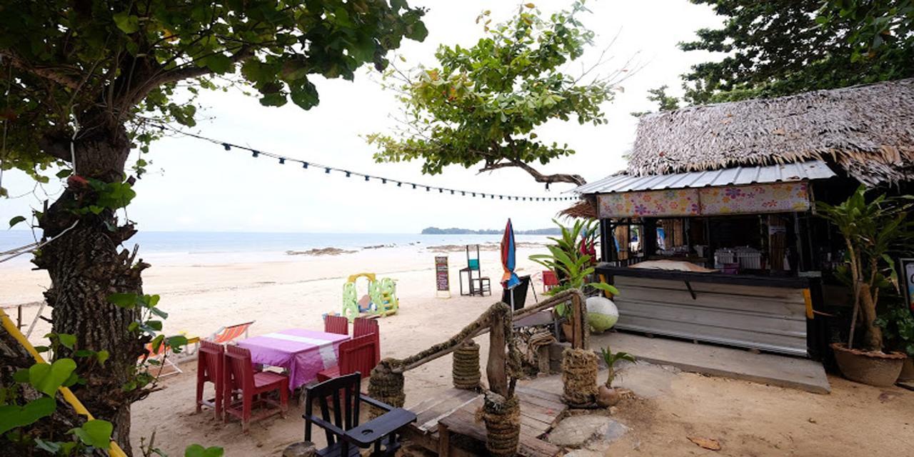 ร้านชาเลต์ บีช ไซด์ Hotel เกาะลันตา ภายนอก รูปภาพ