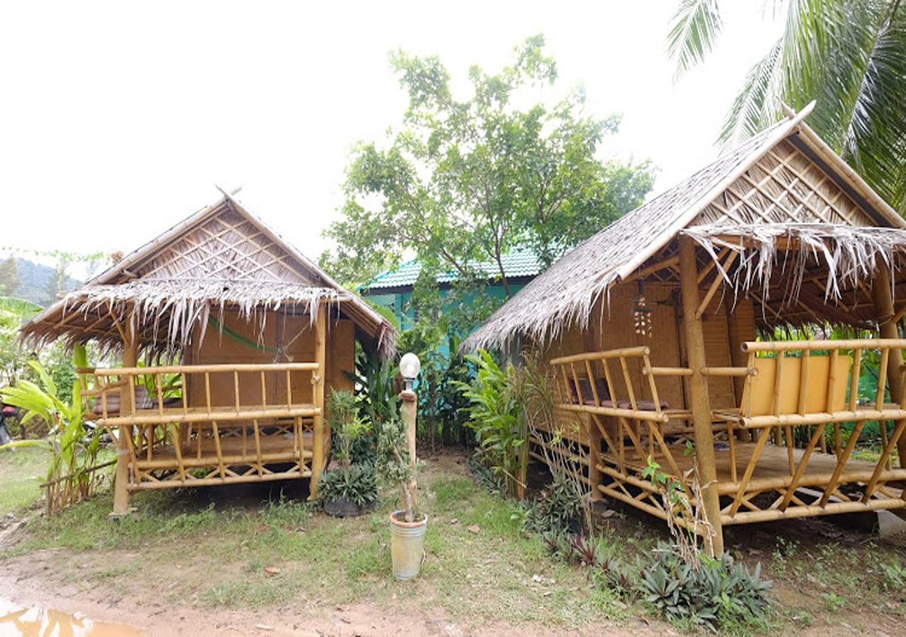 ร้านชาเลต์ บีช ไซด์ Hotel เกาะลันตา ภายนอก รูปภาพ
