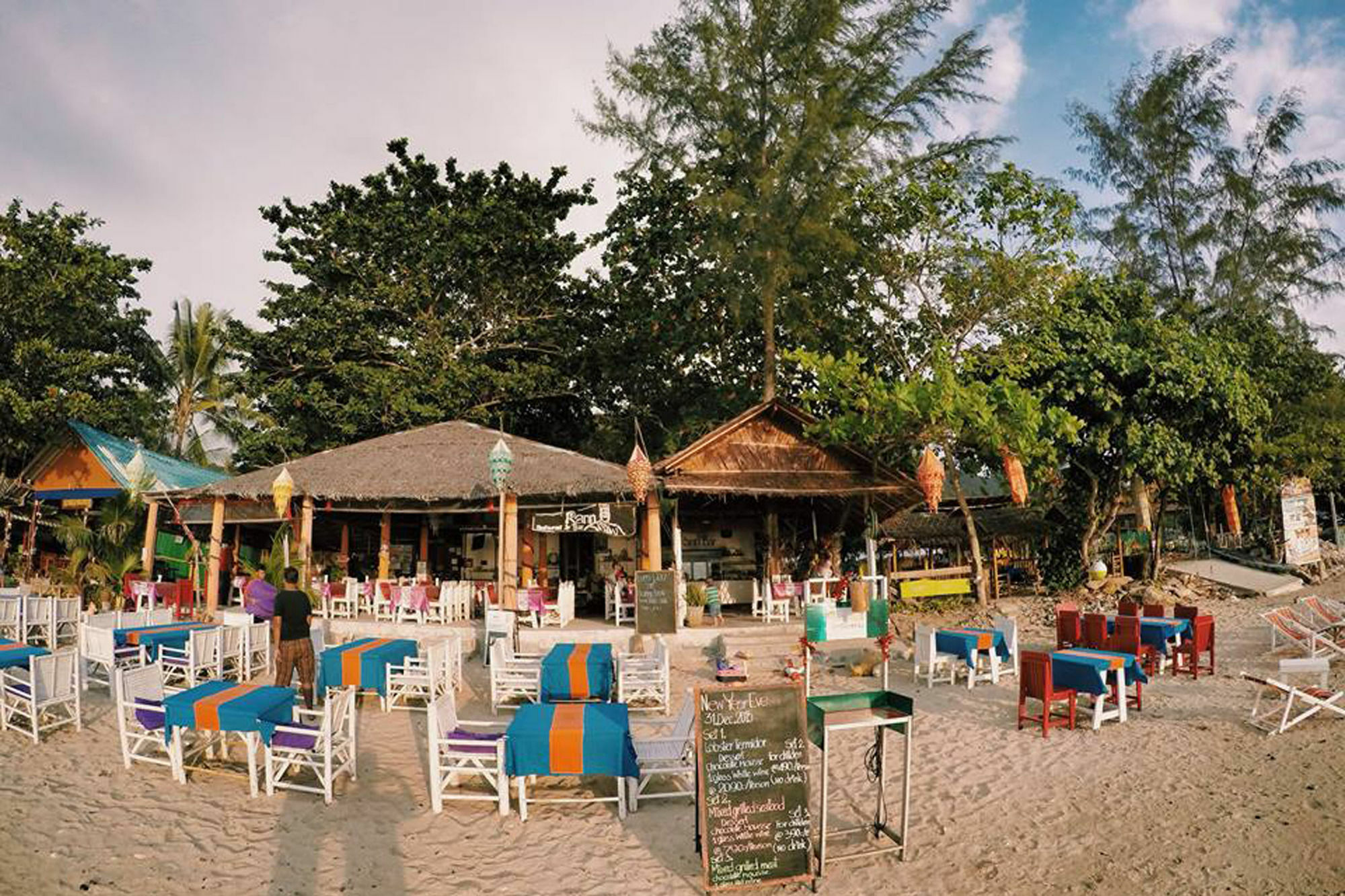 ร้านชาเลต์ บีช ไซด์ Hotel เกาะลันตา ภายนอก รูปภาพ