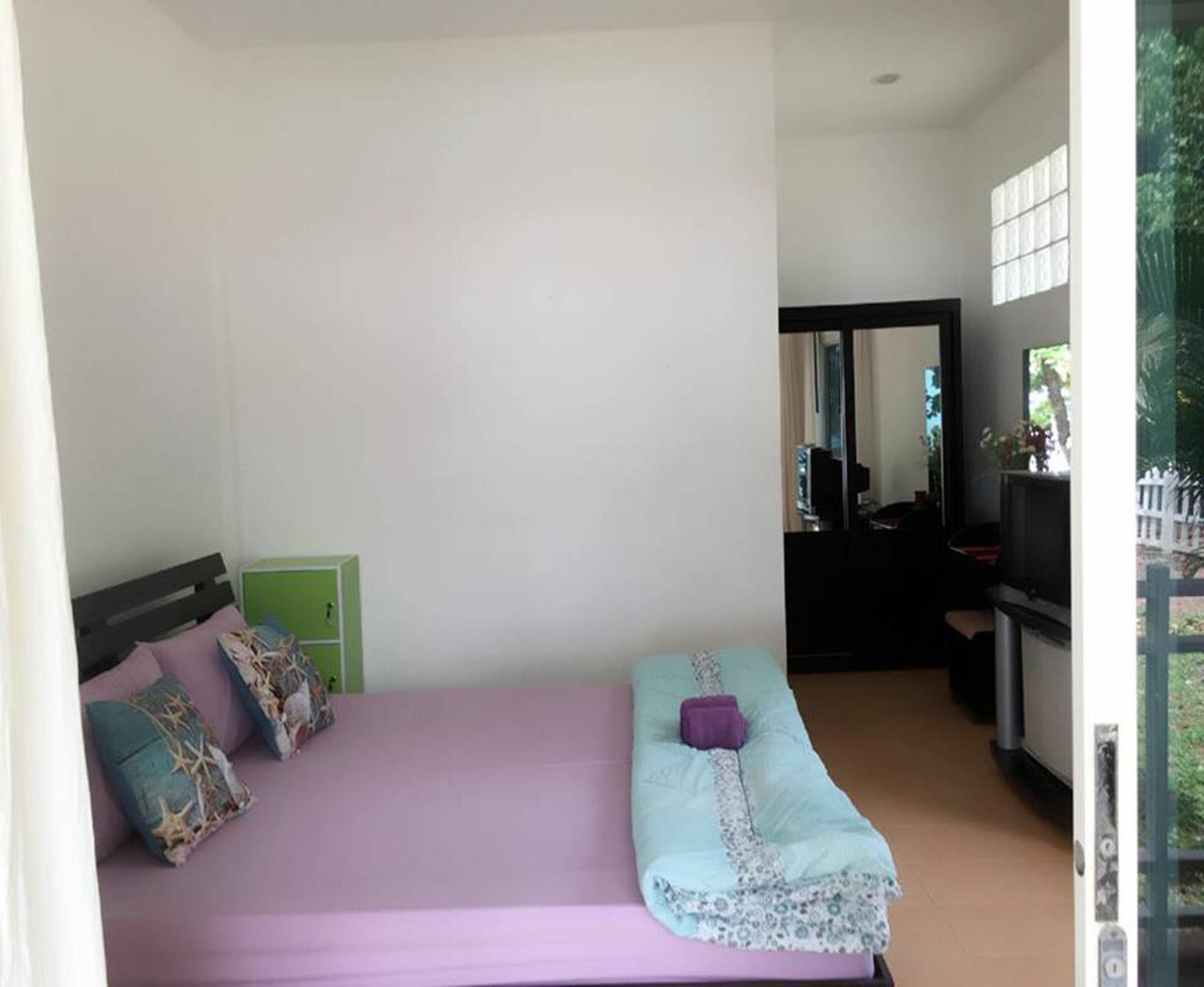 ร้านชาเลต์ บีช ไซด์ Hotel เกาะลันตา ภายนอก รูปภาพ